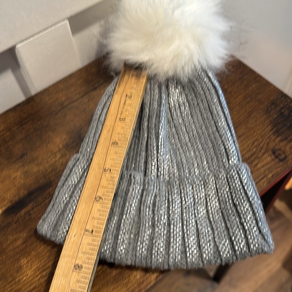 Lipsy London cable knit hat in silver and gray with faux fur pom Pom. - Picture 6 of 8